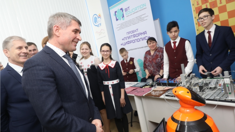 Олег Николаев дал старт педагогическому форуму «От пера до софта»